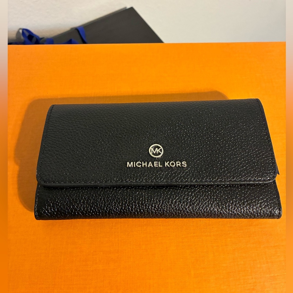 MICHAEL KORS Wallet - Black pebbled leather Tri-fold - NWOT